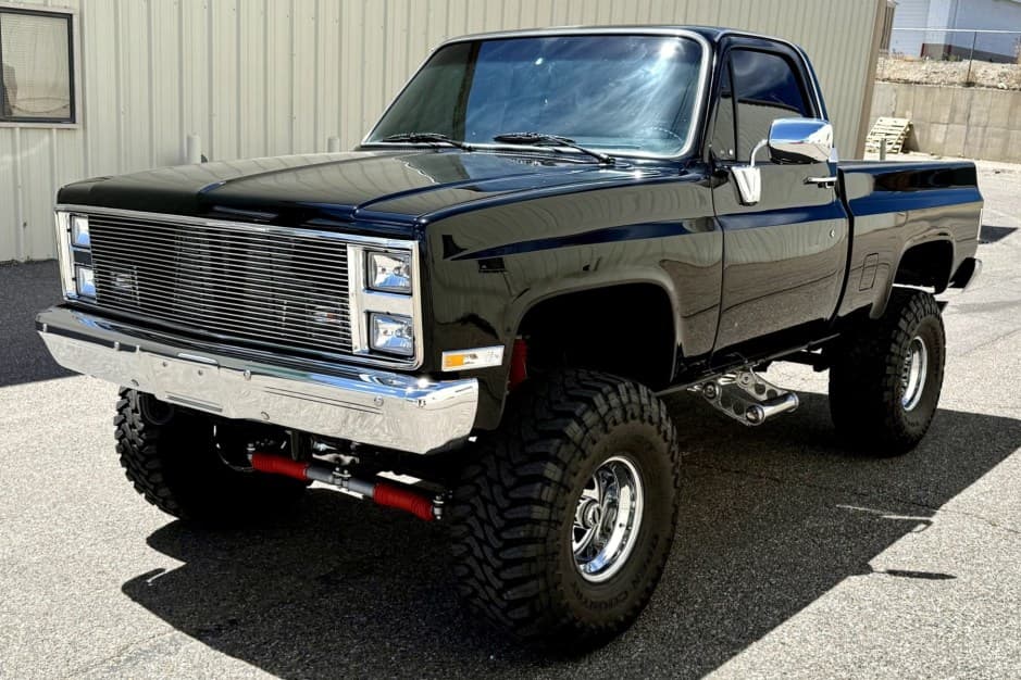 1986 GMC C/K 1973-1991 sold for $32,000