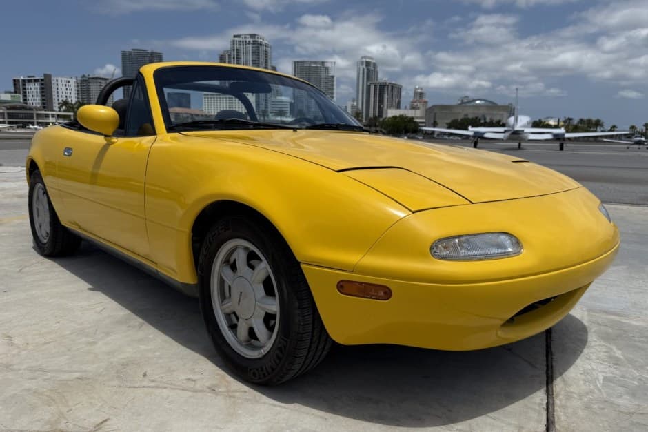 1992 Mazda NA MX-5 Miata sold for $8,700