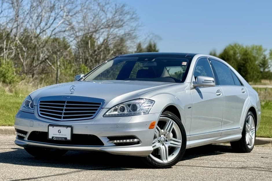 2012 Mercedes-Benz W221 S-Class sold for $26,000