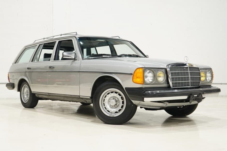 1985 Mercedes-Benz W123 sold for $12,500