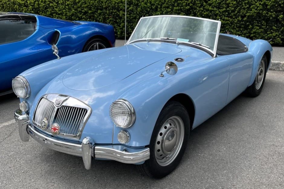 1960 MG MGA sold for $30,500