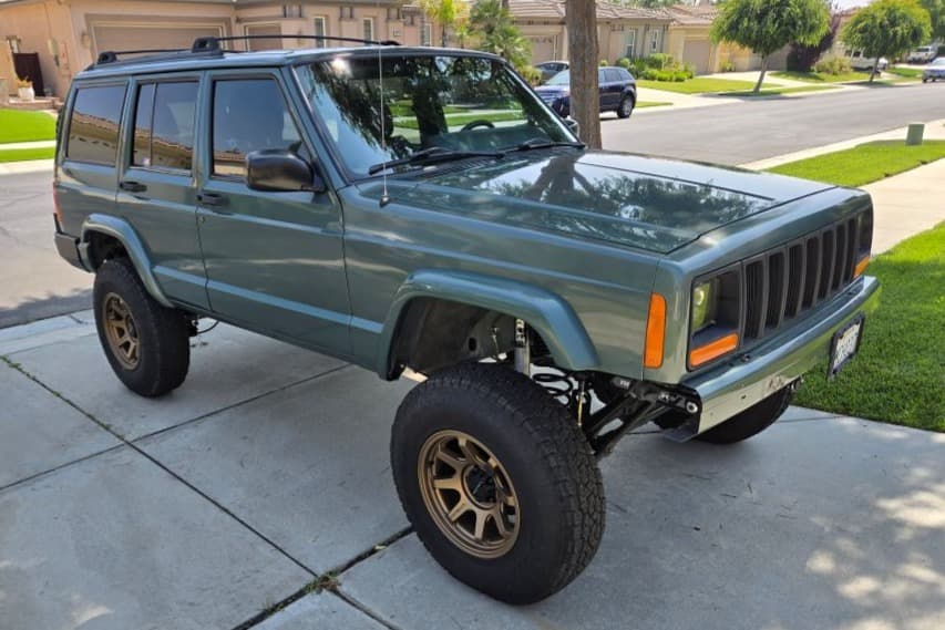 2000 Jeep XJ Cherokee sold for $17,000