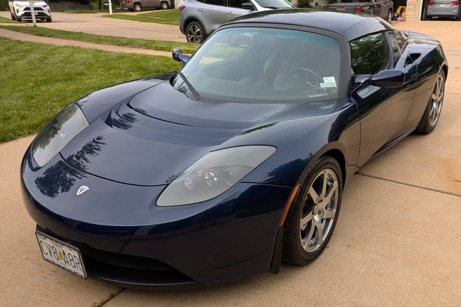 2008 Tesla Roadster sold for $60,500