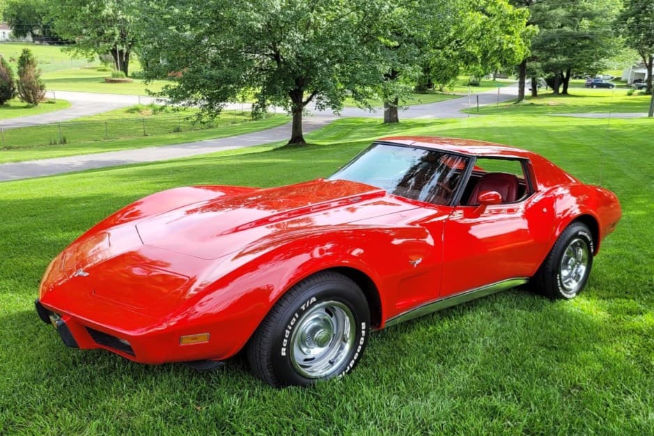 1977 Chevrolet Corvette C3 sold for $11,500
