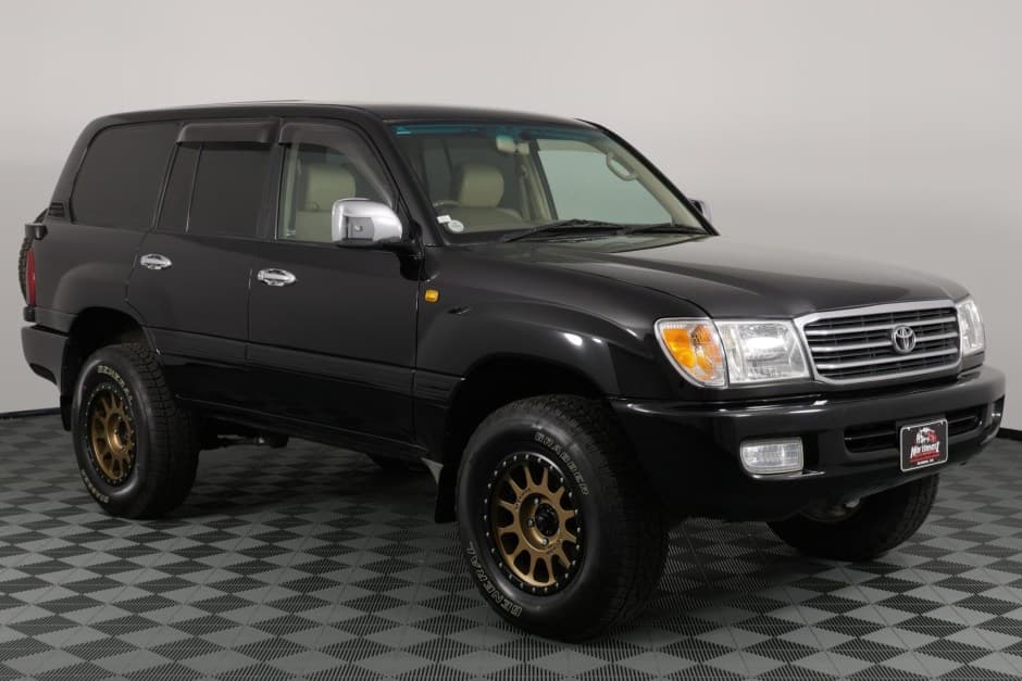 1999 Toyota Land Cruiser 100-Series sold for $22,250