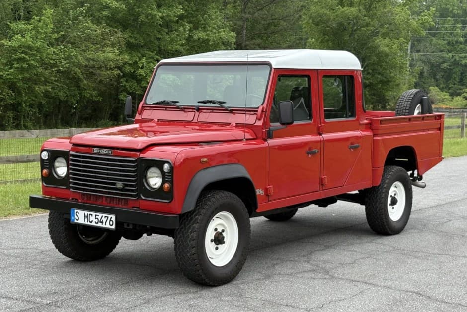2000 Land Rover 127 / Defender 130 sold for $44,000