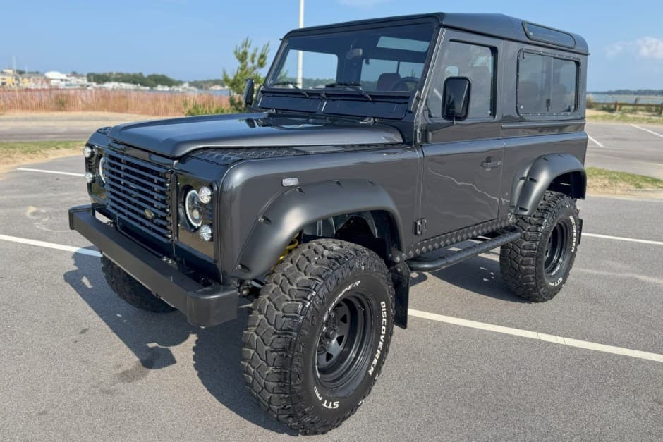 1998 Land Rover 90 / Defender 90 (Euro Spec) sold for $43,250