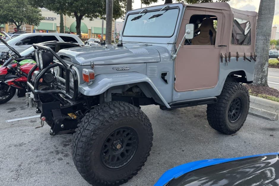 1974 Toyota Land Cruiser FJ40 sold for $17,750