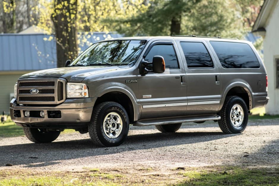 2005 Ford Excursion sold for $15,000