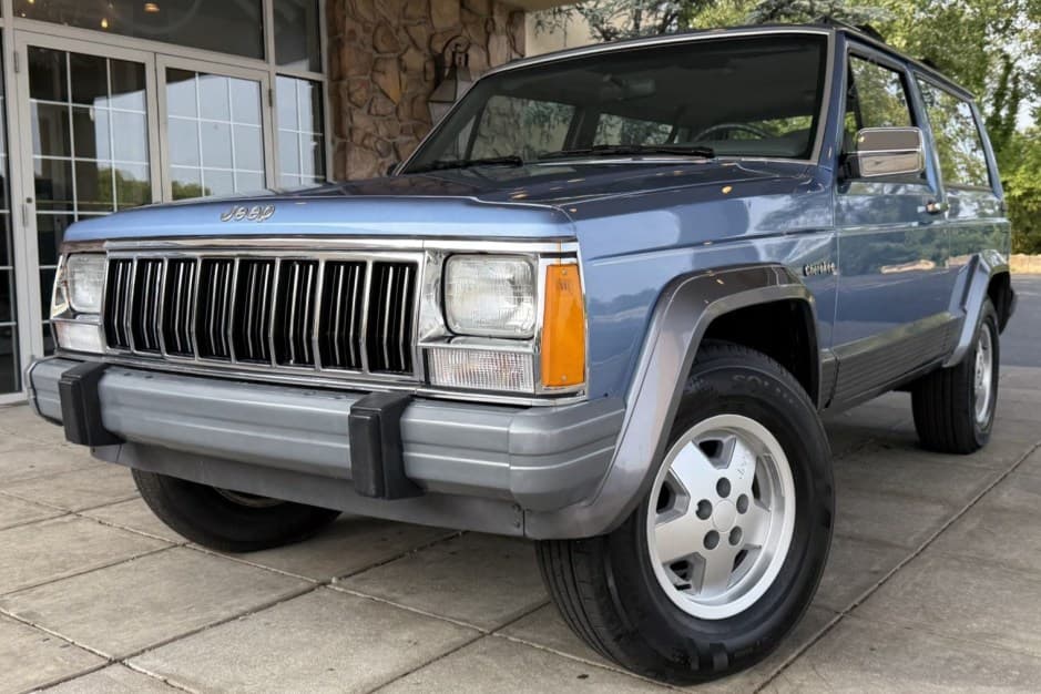 1992 Jeep XJ Cherokee sold for $10,500