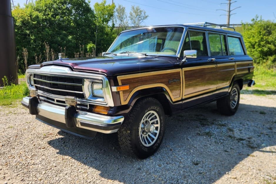 1990 Jeep SJ Grand Wagoneer sold for $13,750