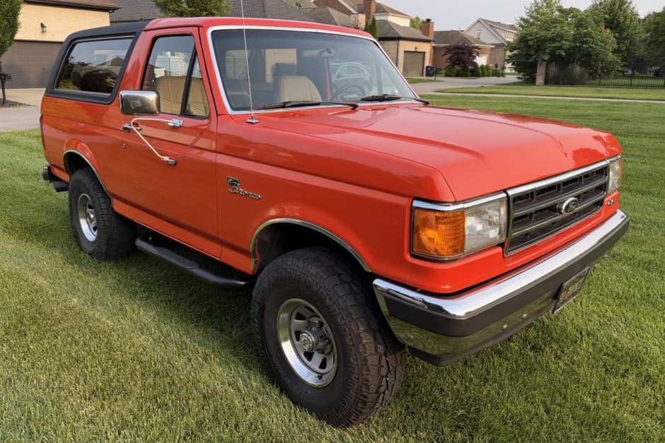 1990 Ford Bronco 4th-5th Generations 1987-1996 sold for $10,200