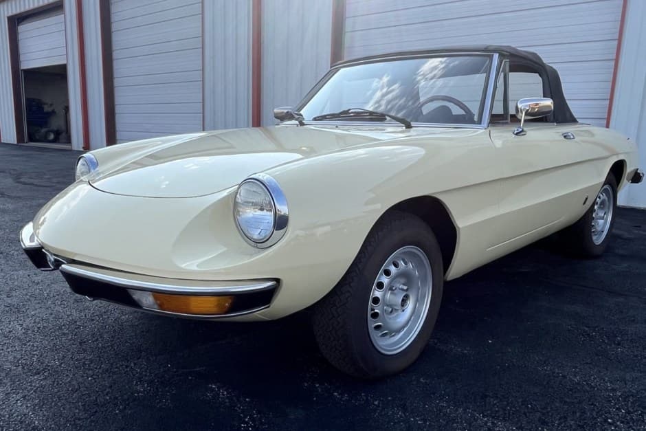 1976 Alfa Romeo 105/115 Spider Series 2 sold for $13,000