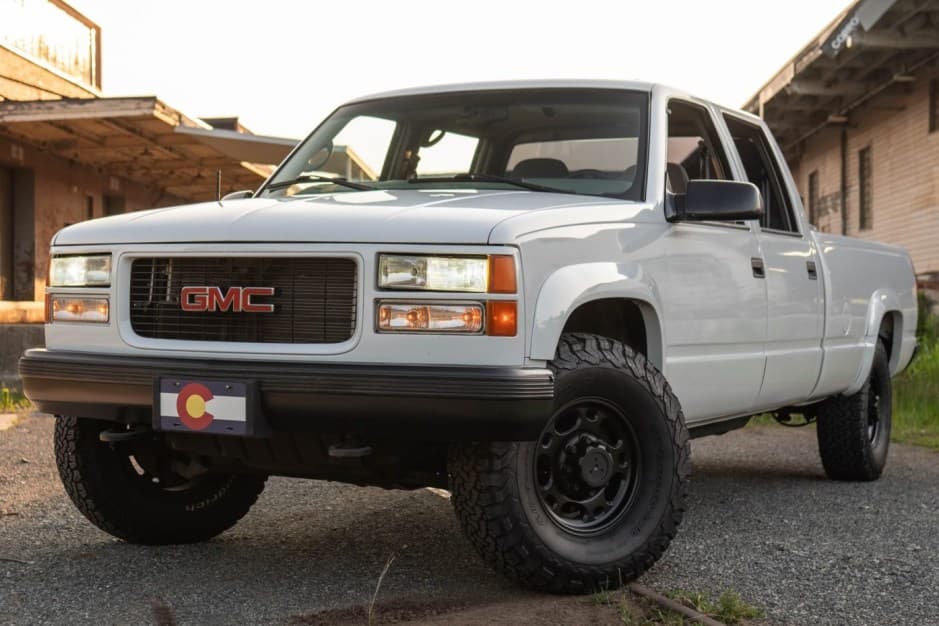 2000 GMC Sierra (GMT400 1988-2002) sold for $9,500