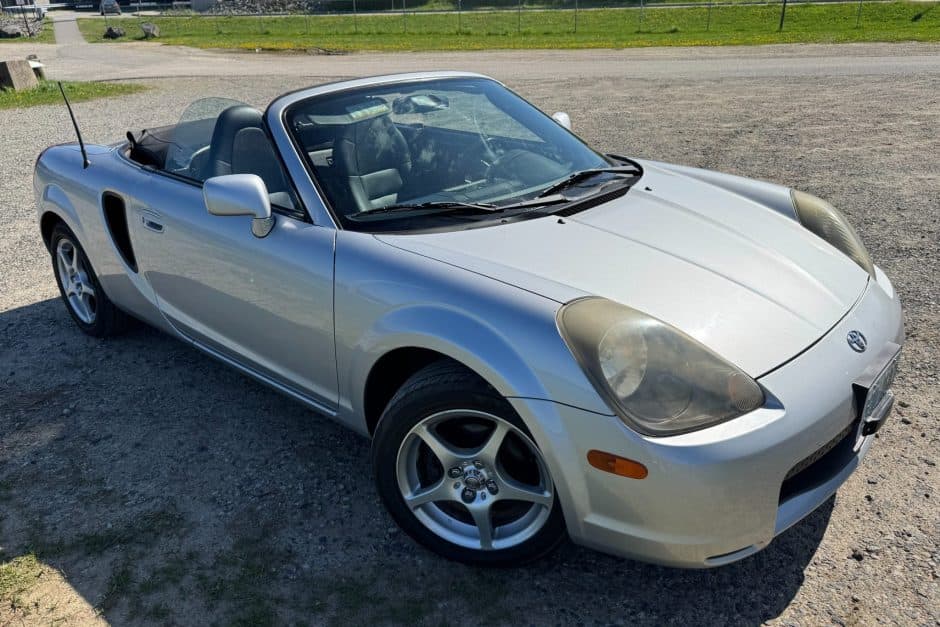 2002 Toyota W30 MR2 sold for $6,700
