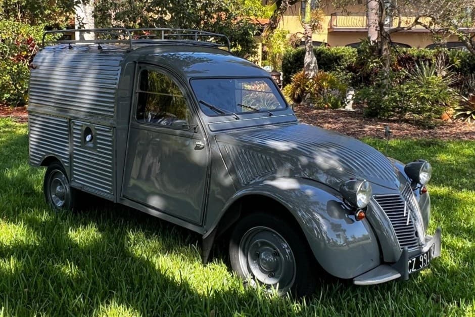 1958 Citroen 2CV sold for $10,600