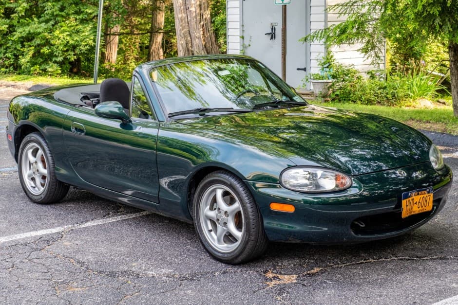 2000 Mazda NB MX-5 Miata sold for $10,500
