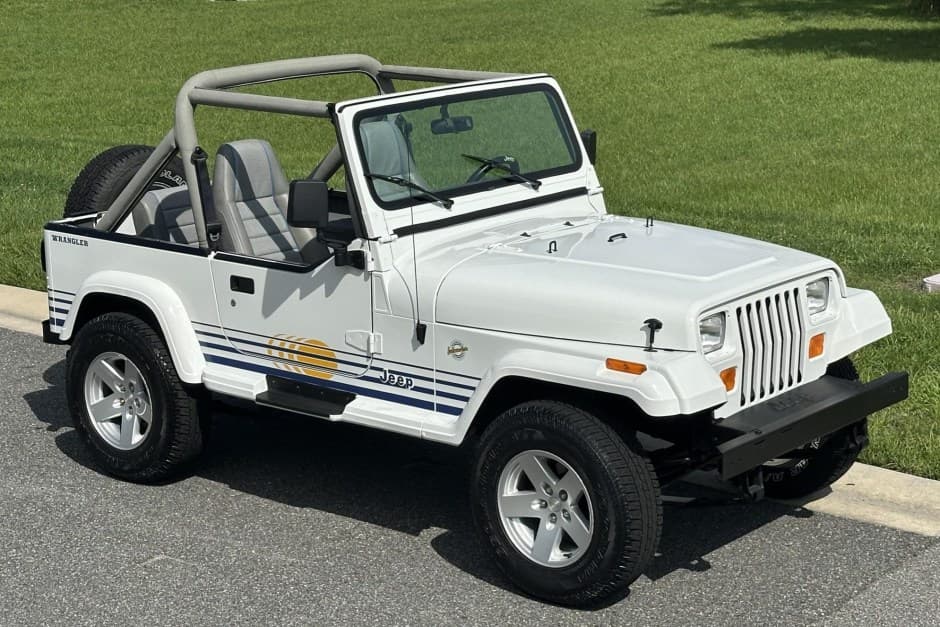 1990 Jeep Wrangler YJ (1987-1995) sold for $17,750