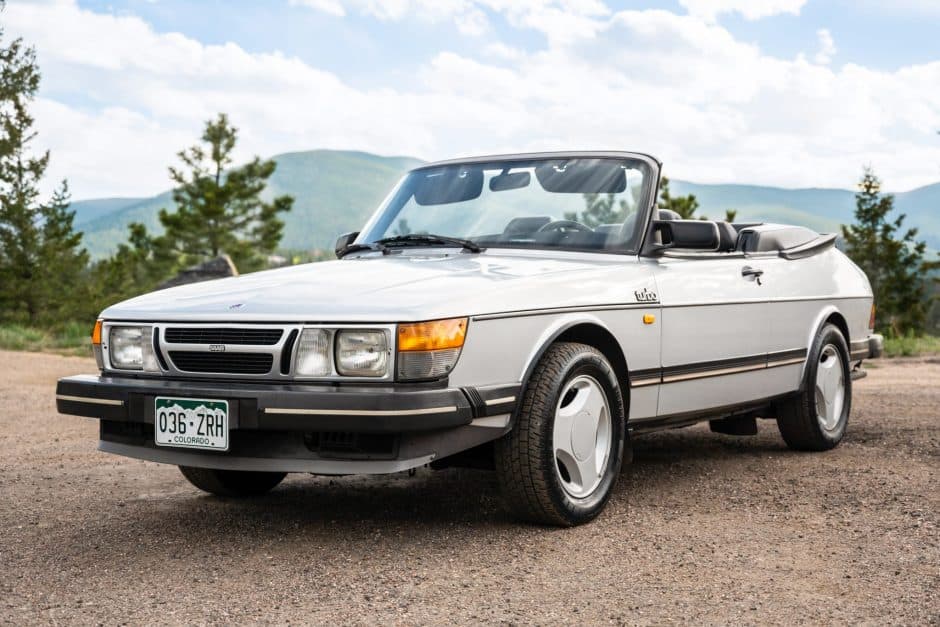 1986 Saab 900 sold for $7,100
