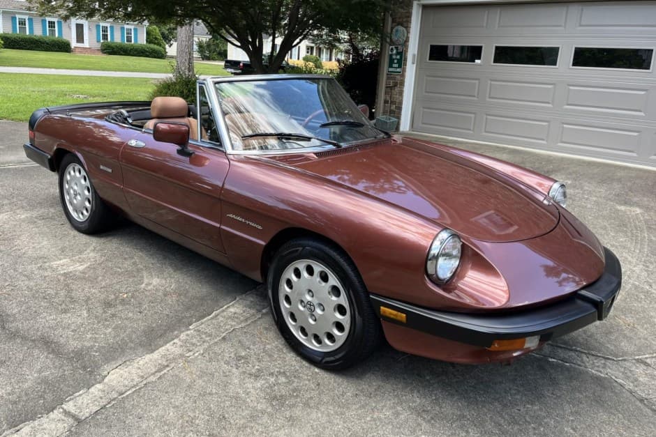 1987 Alfa Romeo 105/115 Spider Series 3 sold for $6,100