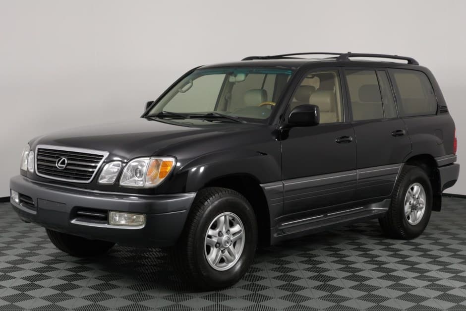 2001 Lexus LX470 sold for $17,777