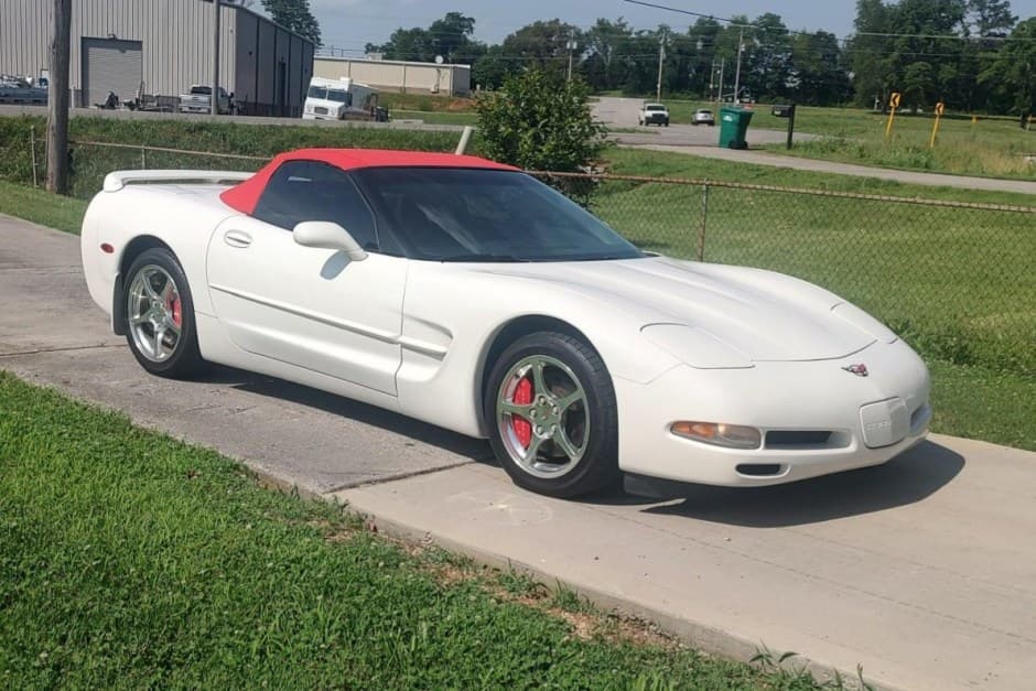 2001 Chevrolet Corvette C5 sold for $17,000
