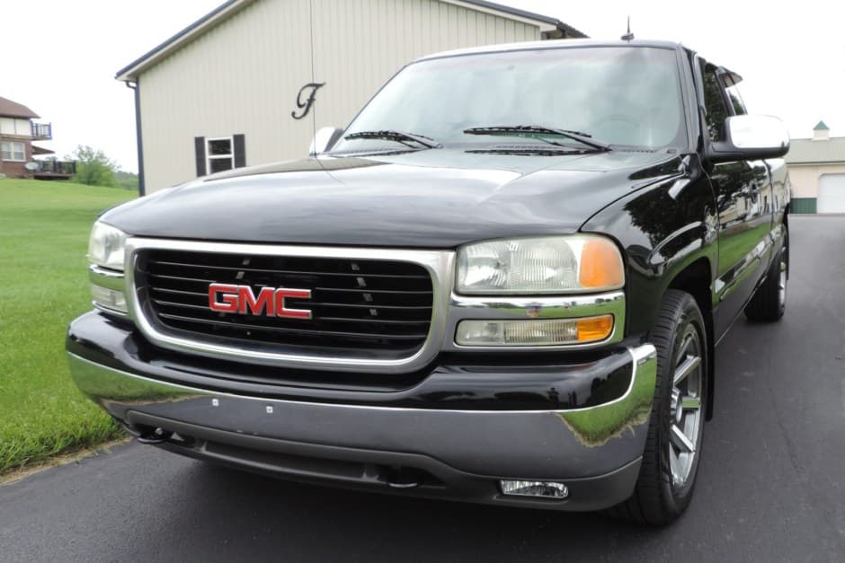 2002 GMC Sierra (GMT800 1999-2007) sold for $21,500