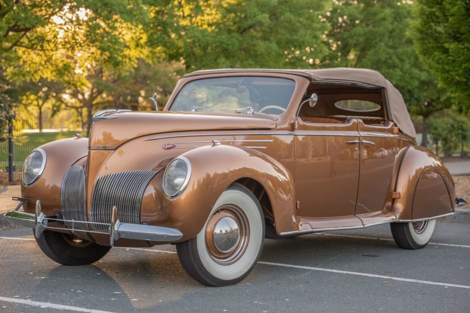 1939 Lincoln Zephyr sold for $51,269