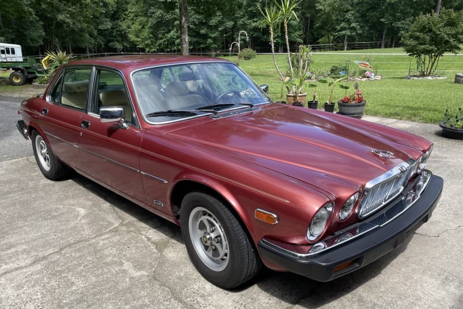 1986 Jaguar XJ Series 3 (1980-1992) sold for $7,400