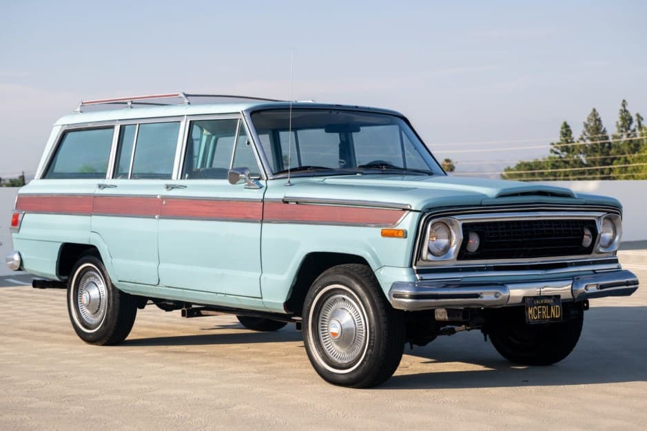 1977 Jeep SJ Wagoneer sold for $18,100