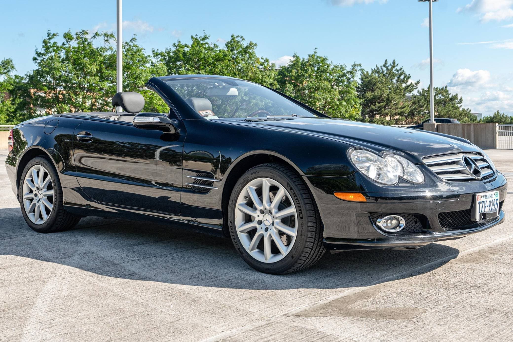 2007 Mercedes-Benz R230 SL sold for $15,260
