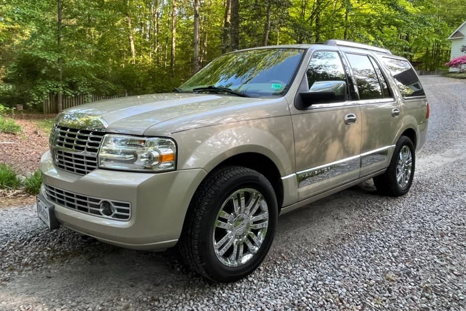 2007 Lincoln Navigator sold for $14,250