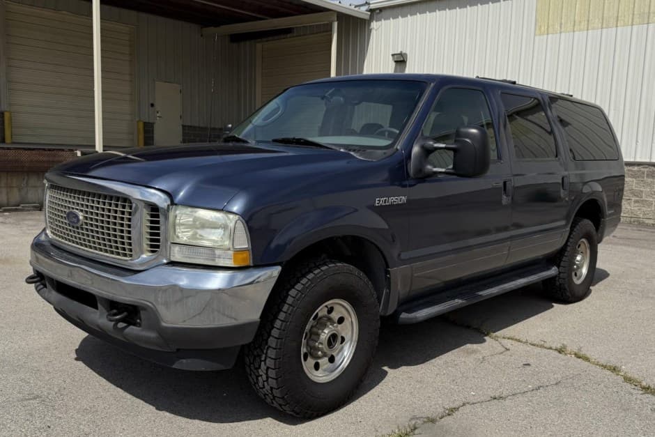 2003 Ford Excursion sold for $10,000