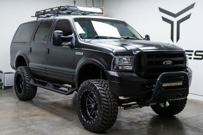 2000 Ford Excursion sold for $23,500