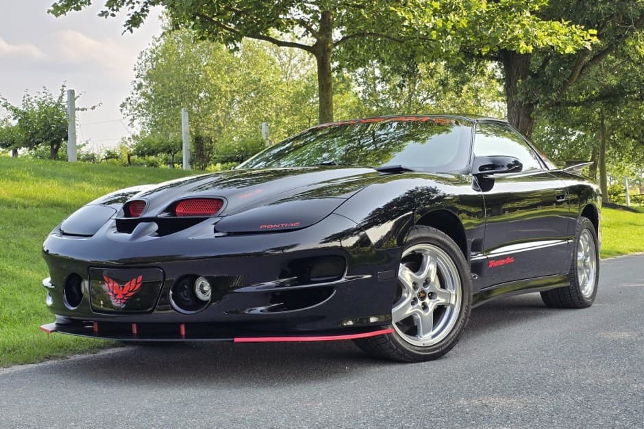 2001 Pontiac Firebird (1993-2002) sold for $28,000