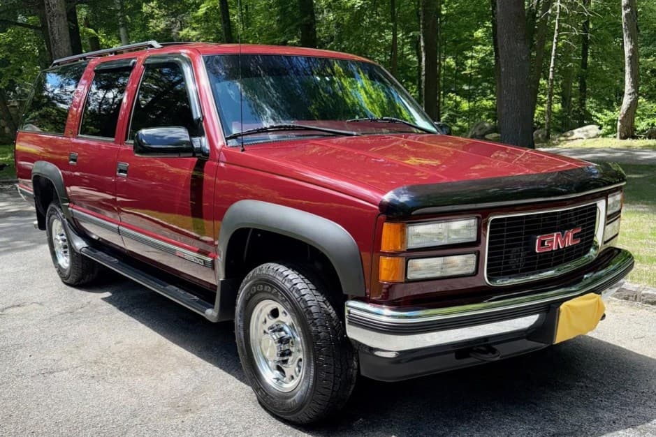 1999 GMC Suburban (GMT400 1992-1999) sold for $27,000