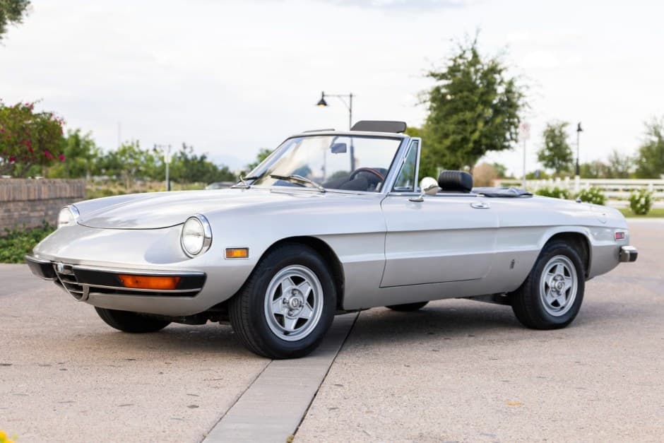 1972 Alfa Romeo 105/115 Spider Series 2 sold for $8,600