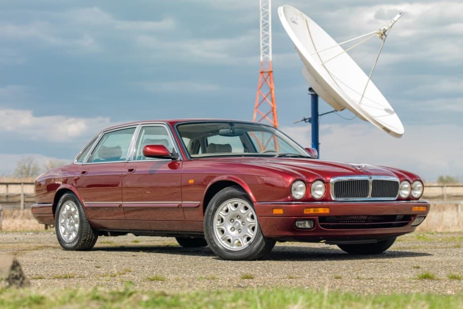 1997 Jaguar X300 XJ (1995-1997) sold for $9,500