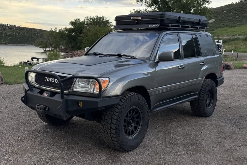 2000 Toyota Land Cruiser 100-Series sold for $29,000