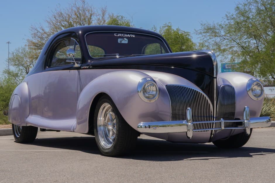 1941 Lincoln Zephyr sold for $42,000