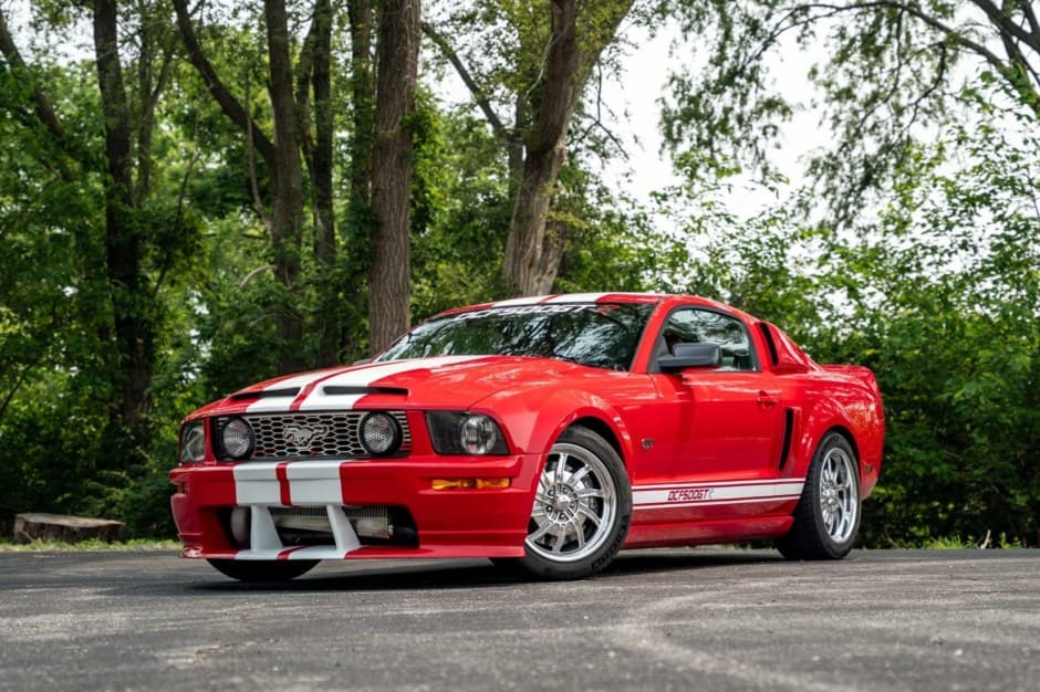 2005 Ford Mustang S197 2005-2014 sold for $26,001