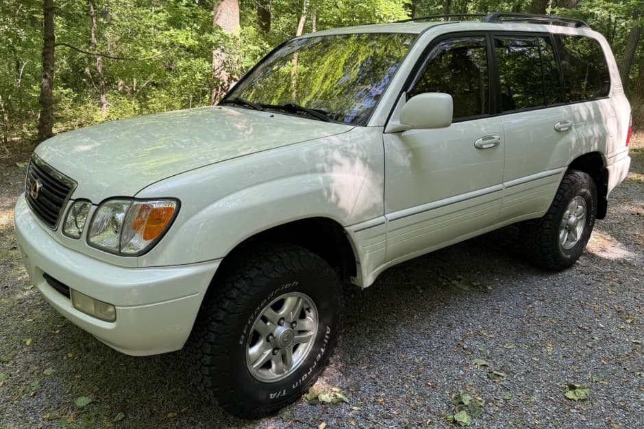 2000 Lexus LX470 sold for $11,280