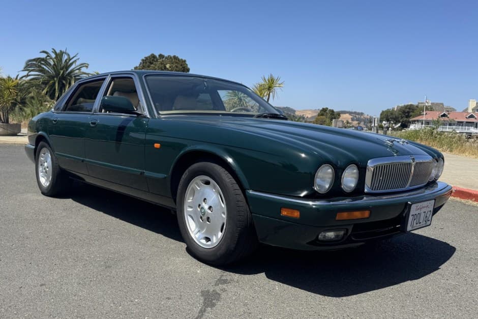 1995 Jaguar X300 XJ (1995-1997) sold for $5,700