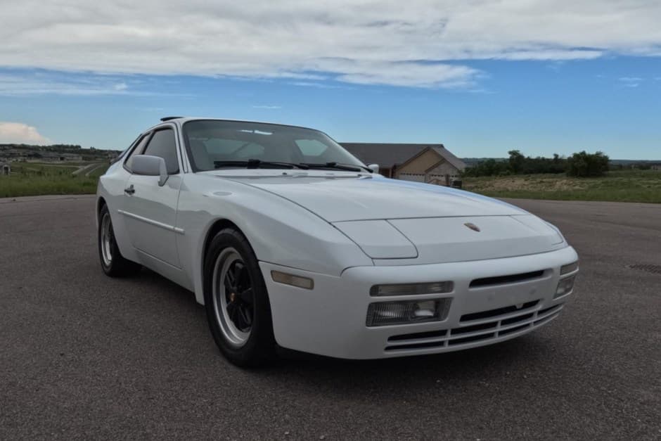 1986 Porsche 944 sold for $17,452