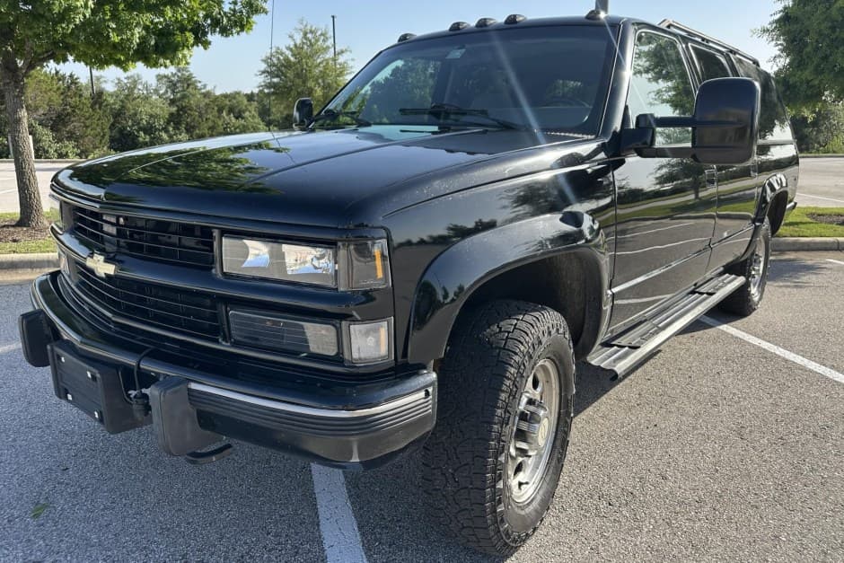 1994 Chevrolet Suburban (GMT400 1992-1999) sold for $12,000