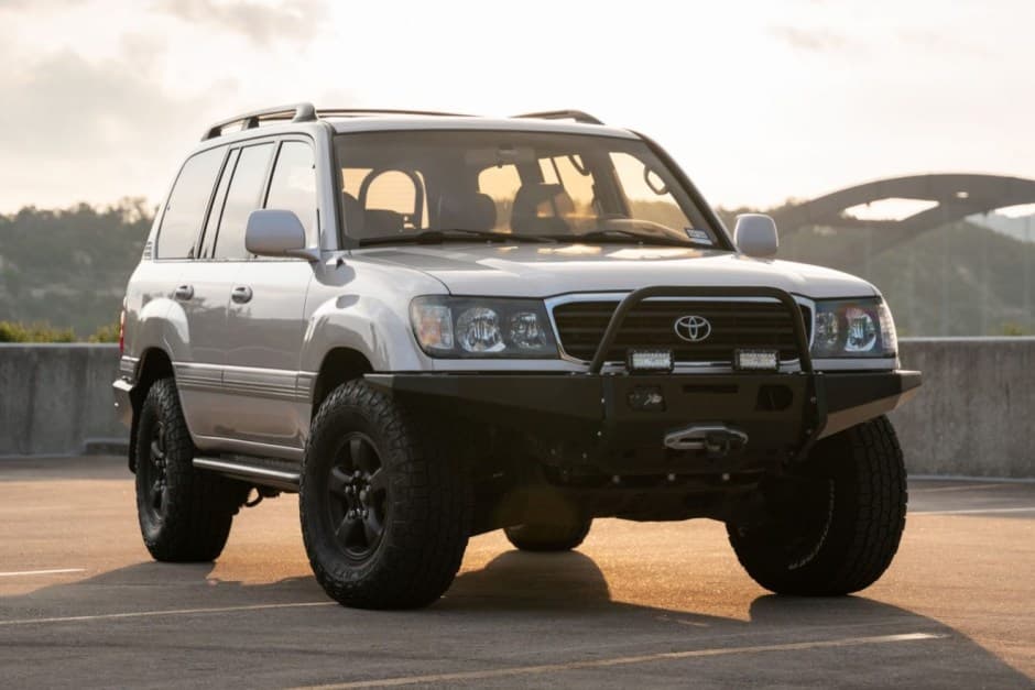2000 Toyota Land Cruiser 100-Series sold for $12,000