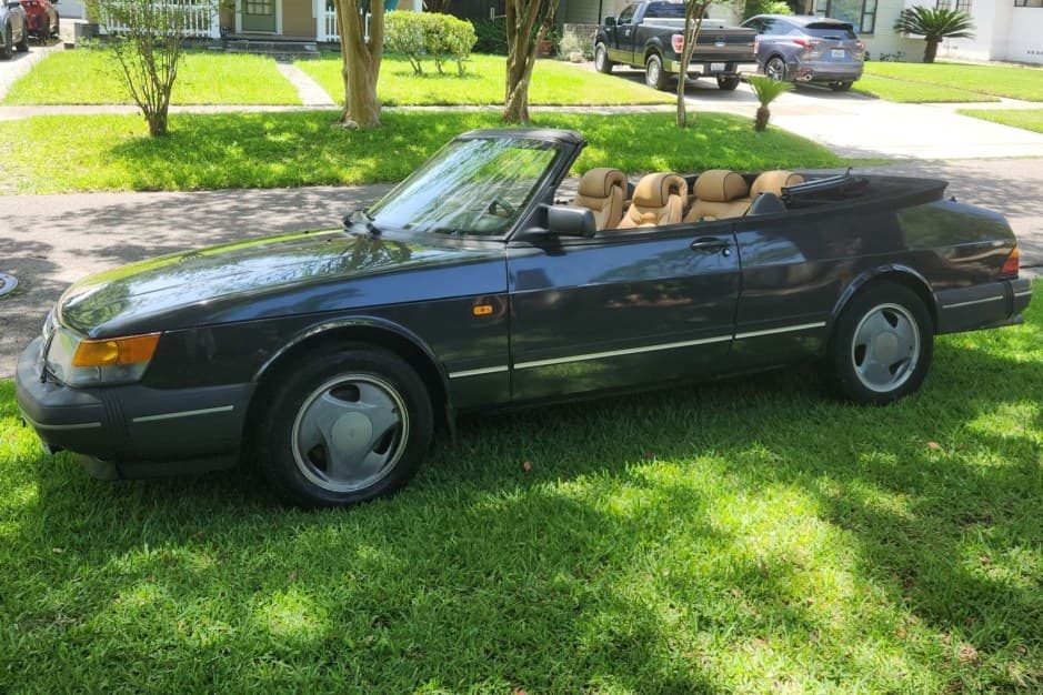 1994 Saab 900 sold for $6,000