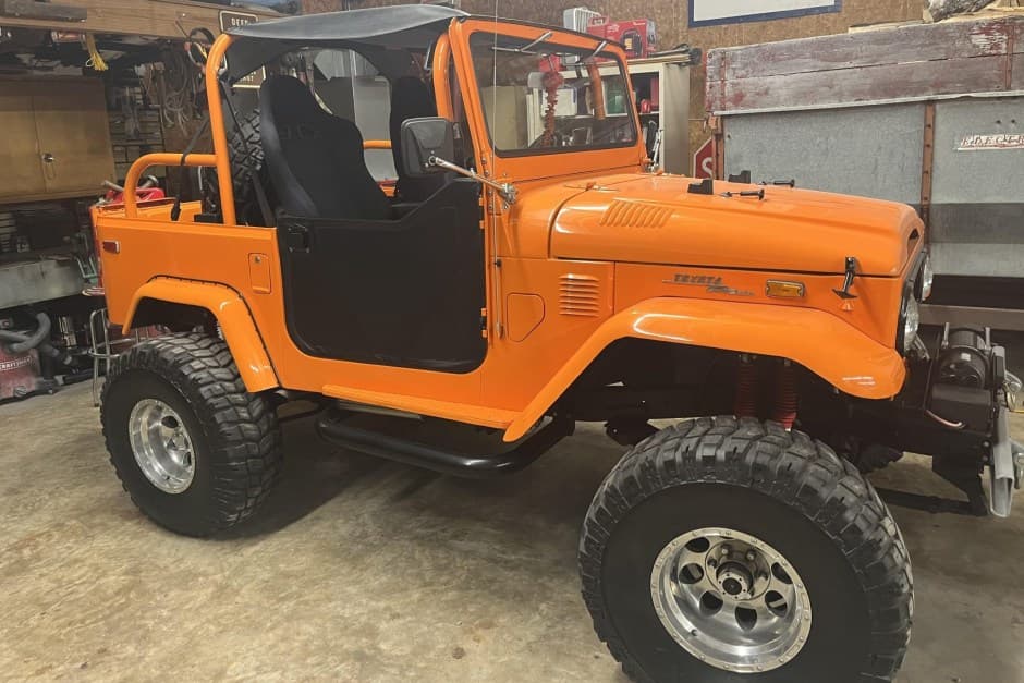 1973 Toyota Land Cruiser FJ40 sold for $13,850