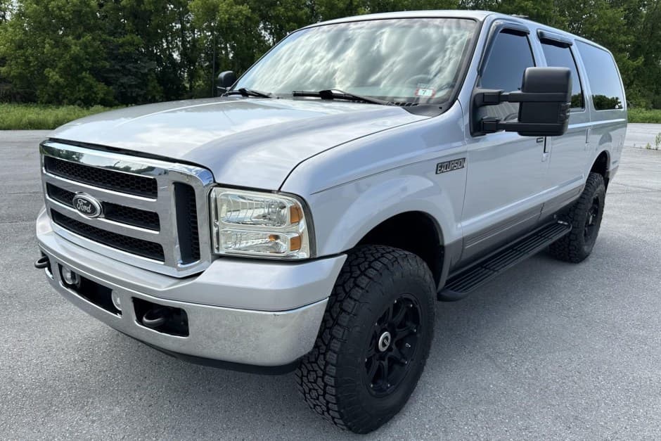 2001 Ford Excursion sold for $22,750