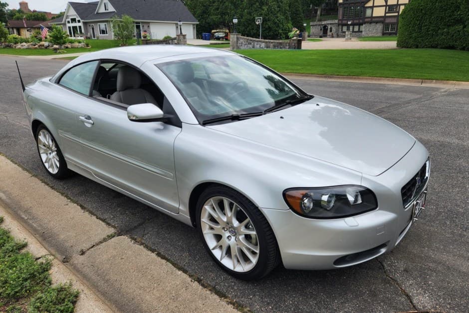 2007 Volvo C70 sold for $12,750